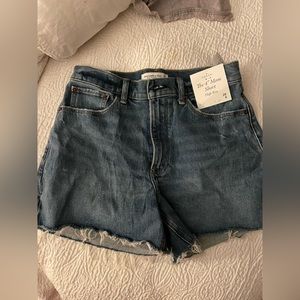 Abercrombie Denim Mom Short 4 inch